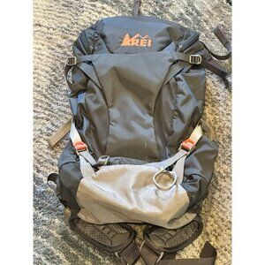 REI Traverse 28 Pack Gray Hiking Back Pack Mens Medium